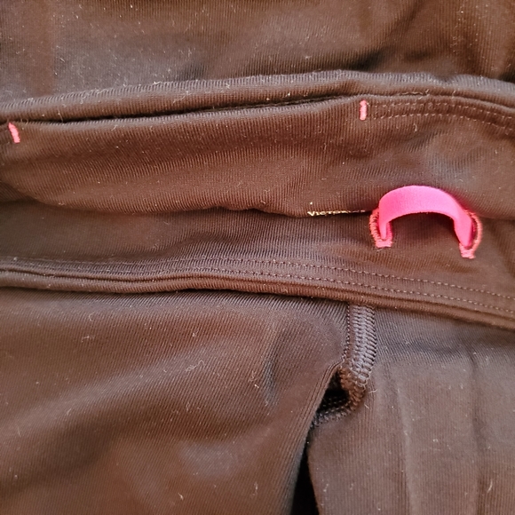 Victoria's Secret VSX Sport | Black/Gret Knockout Crop Leggings - Picture 6 of 6